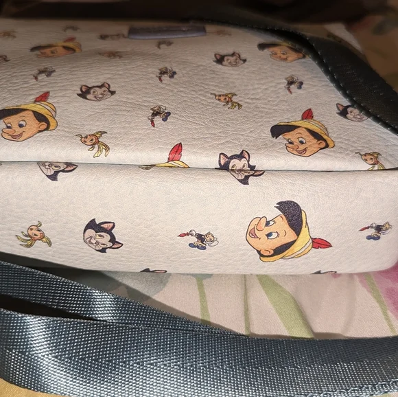 Disney - Picture 3 of 7